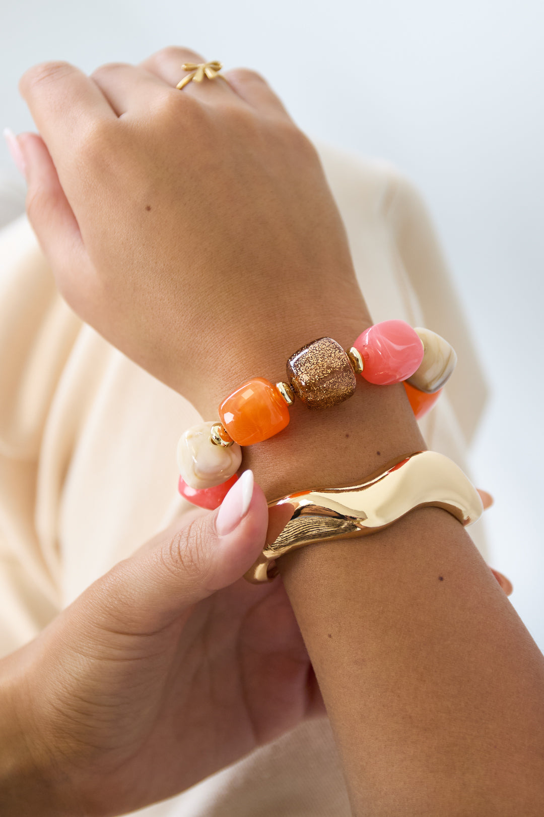 Armbanden collectie met trendy dames armbanden
