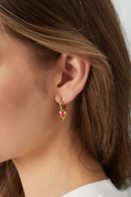 Speelse roze dames oorbellen met hartvormig ontwerp