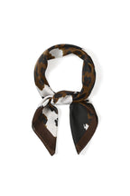 Bruine dierenprint sjaal voor dames als zomerse accessoire