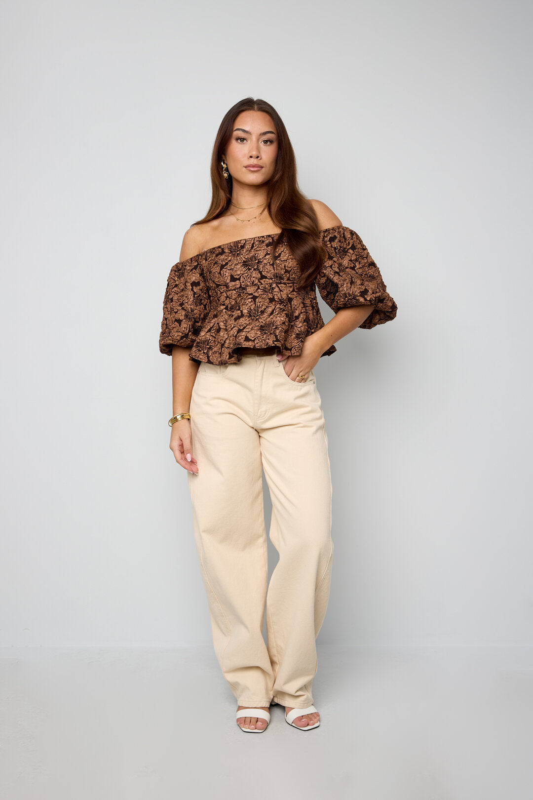Zomerse top dames bruin met vrouwelijke pofmouw