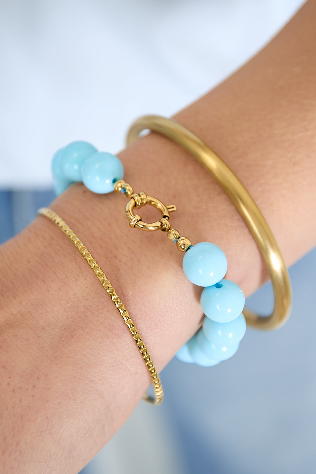 Kleurrijke kralenarmband dames met goudkleurige details